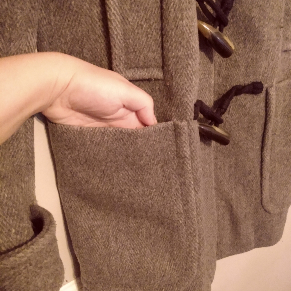 Thick gray wool winter pea coat from Banana Republic - Picture 6 of 10